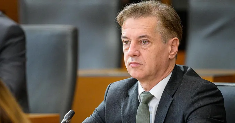 Vlada Janeza Janše ob nastopu mandata umaknila palestinsko zastavo