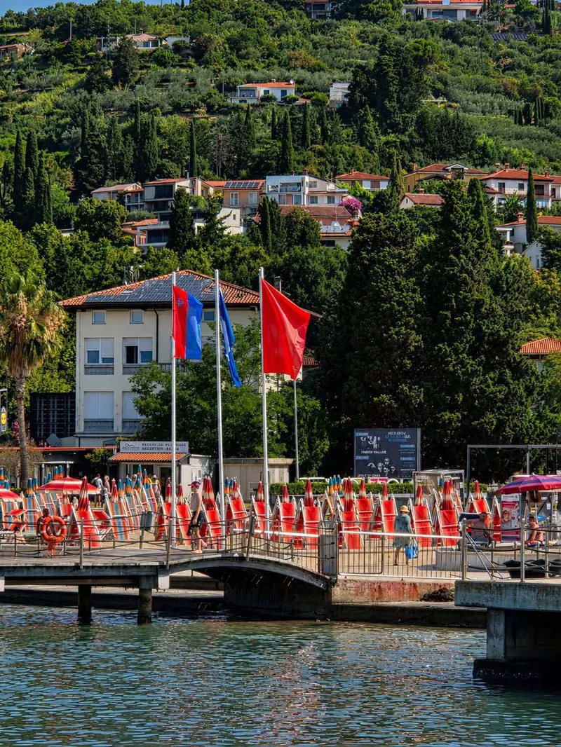 Izlitje 50 litrov goriva zaprlo portoroške plaže za kopalce