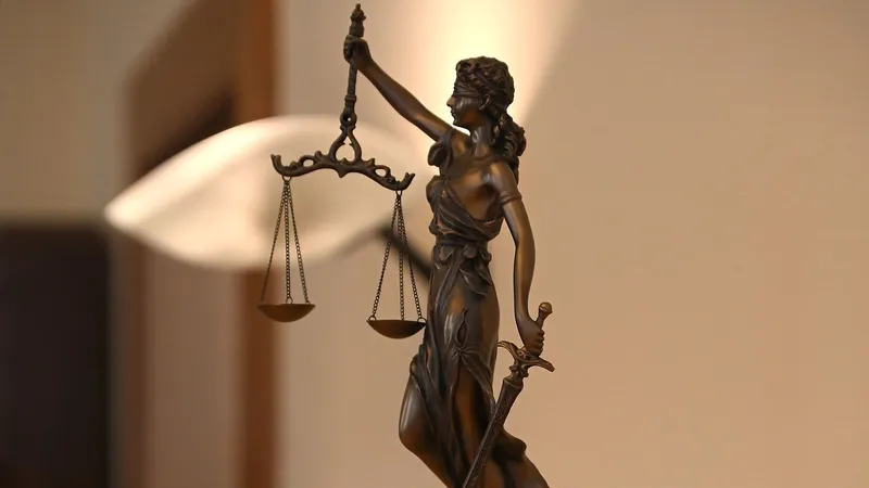Ustavno sodišče zavrnilo zadržanje odvzema volilne pravice tujcem