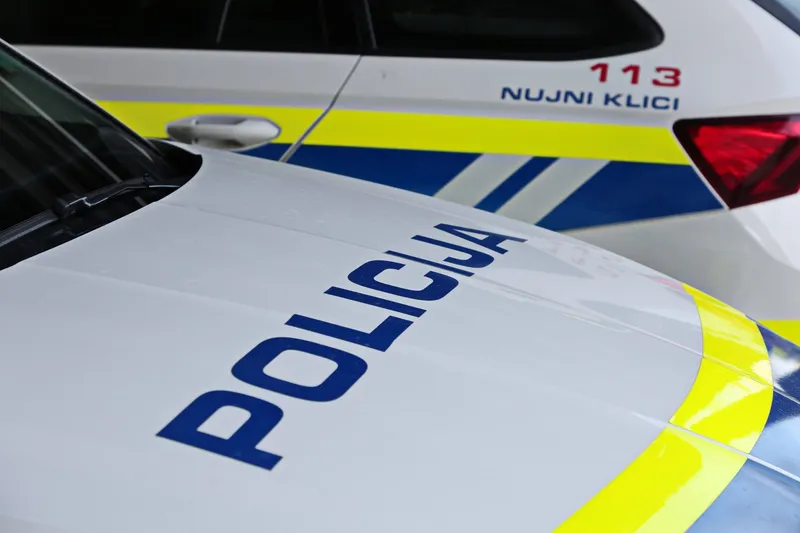 Policista Robert Majc in Robert Kančal na Pincah rešila življenje Francozinji