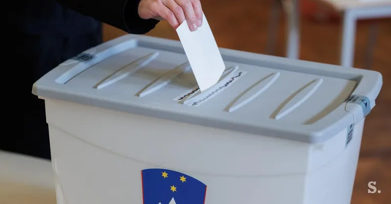 SDS, NSi, SLS, Fokus, Demokrati in Resnica vložili tri referendumske predloge