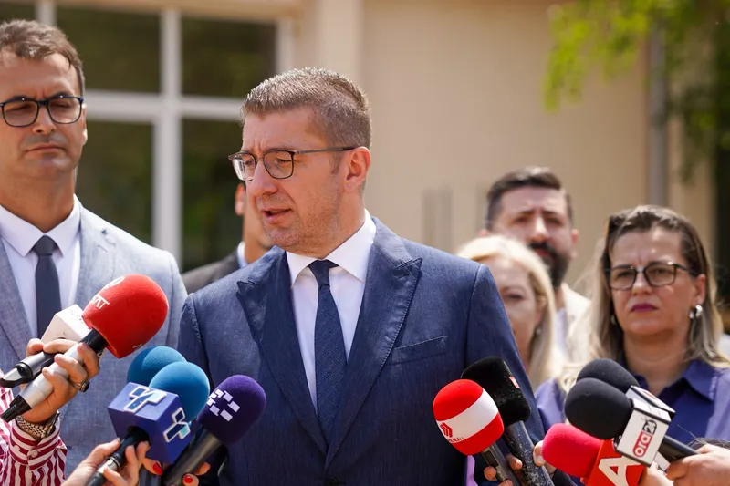 Мицкоски најави законско решение за правосудниот испит на албански јазик