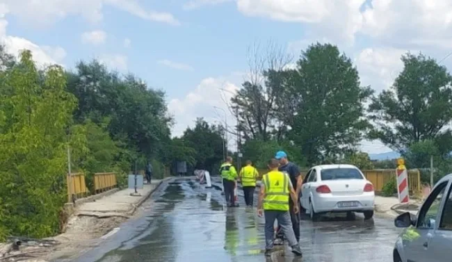 Почна реконструкција на мостот во Драчево; граѓаните бараат рокови
