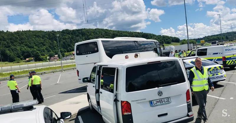 Brežiški policisti ustavili vinjenega voznika avtobusa s šolskimi otroki