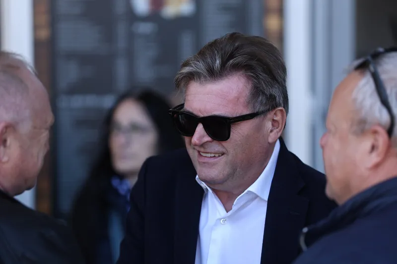 Zakonca Južna zanikata vmešavanje v Petrol in odgovornost za motnje oskrbe