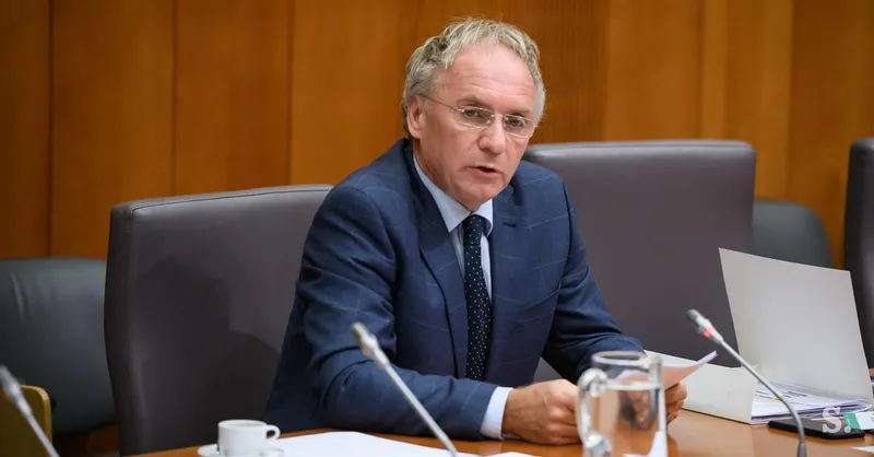 KPK vložila izvršbo zoper Hojsa zaradi neplačane globe 400 EUR