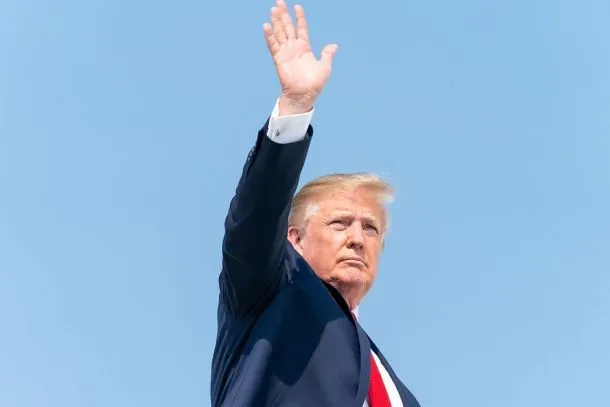 Donald Trump v Davosu pozval k takojšnjim pogajanjem za nakup Grenlandije