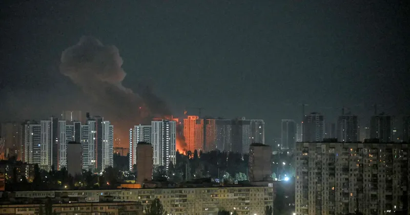 Ruski raketni napadi na Kijev pred vrhom Nata povzročili številne žrtve