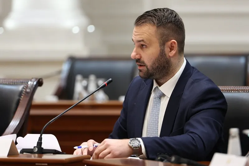 Министерот Дурмиши даде отчет за економските реформи и најави засилени контроли