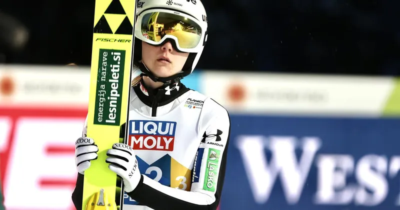 Nika Vodan četrta in Nika Prevc šesta v kvalifikacijah poletov v Vikersundu