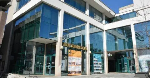 Civilna iniciativa nasprotuje pripojitvi Kulturnega doma k zavodu GO! 2025