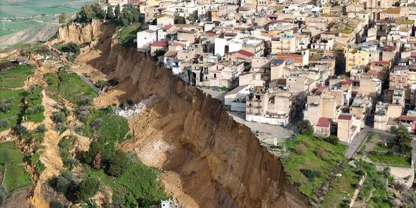 Italijanska vlada po plazu v Niscemiju namenja 100 milijonov evrov pomoči