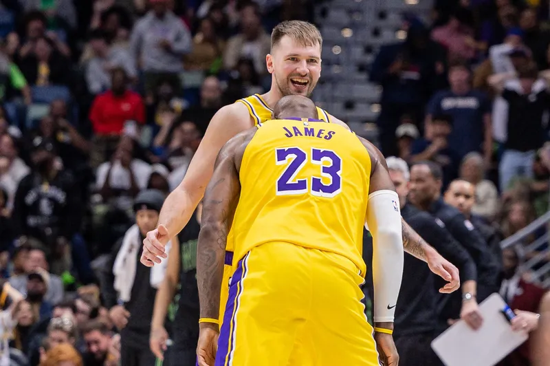 Dončić in James s po 30 točkami vodila Lakers do zmage nad New Orleansom