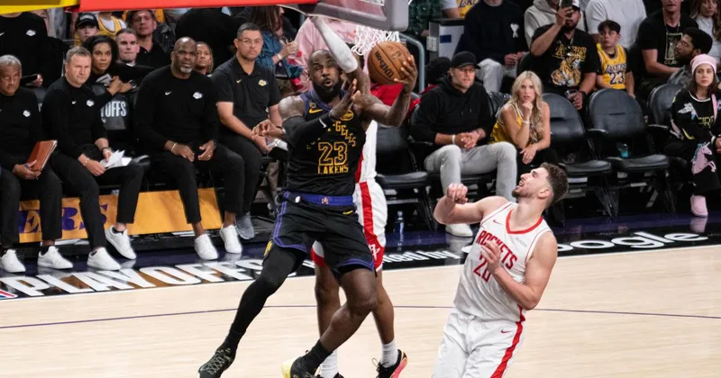 LA Lakers po podaljšku v Houstonu povedli s 3:0 v seriji proti Rockets