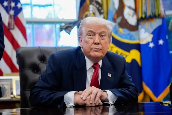 Трамп испраќа нова воена армада кон Иран и најавува можен дипломатски договор