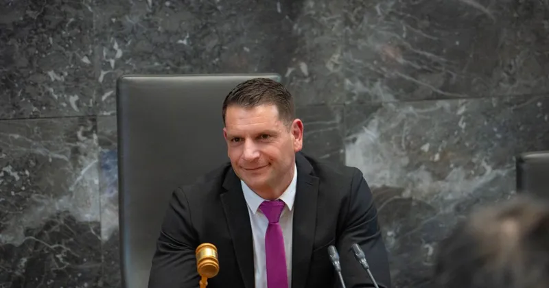 DZ obravnava predloga razrešitve Stevanovića in Avšič Bogovič