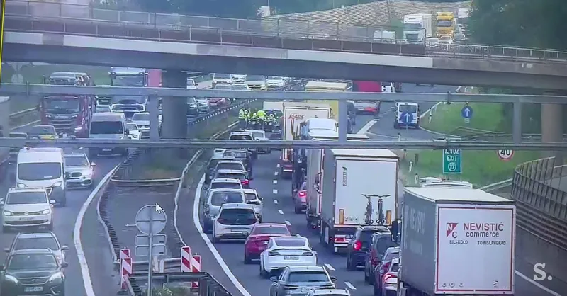 AVP opozarja na zastoje in nevarnosti ob prometnem vikendu