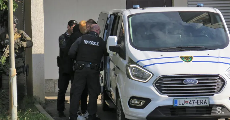 Obramba obtoženih v primeru Kavaški klan zahteva oprostilne sodbe za umor Božića