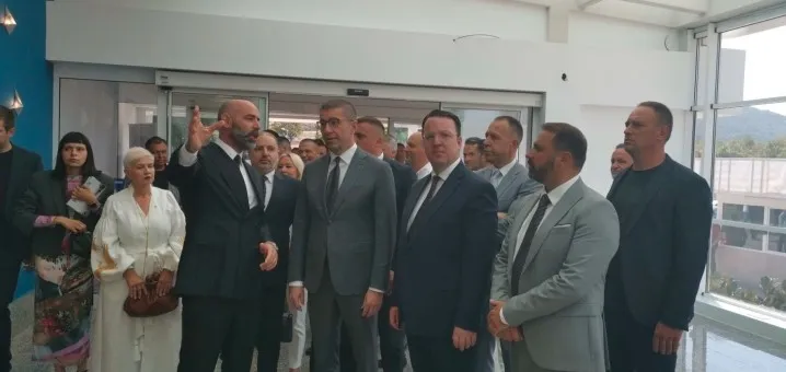 Влада и ТАВ Македонија го пуштија во употреба реконструираниот аеродром во Охрид