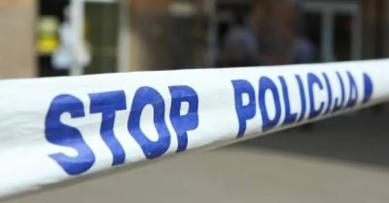 Policija v Kuzmi išče oboroženega moškega po ropu varnostnika