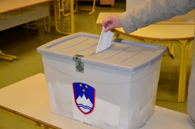 MNZ ob začetku volilnega molka obravnava prve prijave domnevnih kršitev