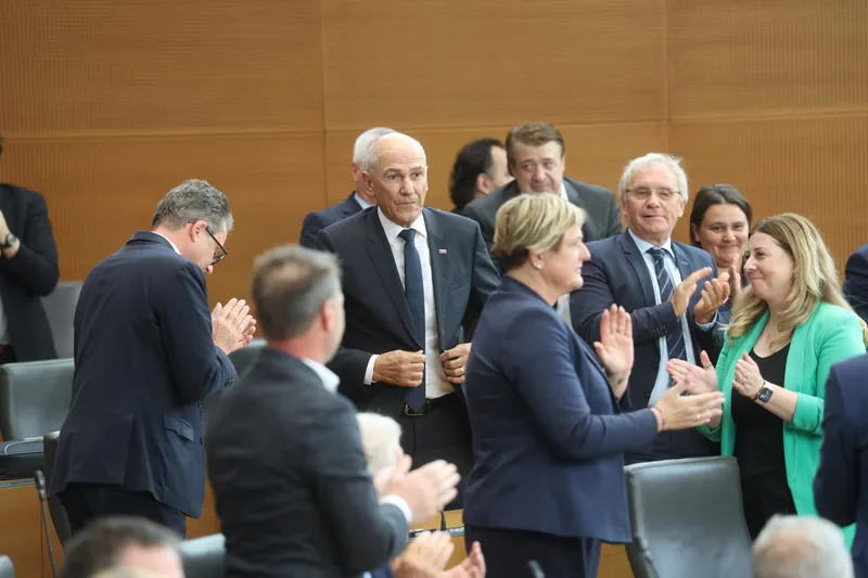 Janez Janša s koalicijskimi partnerji usklajuje kadrovski razrez nove vlade