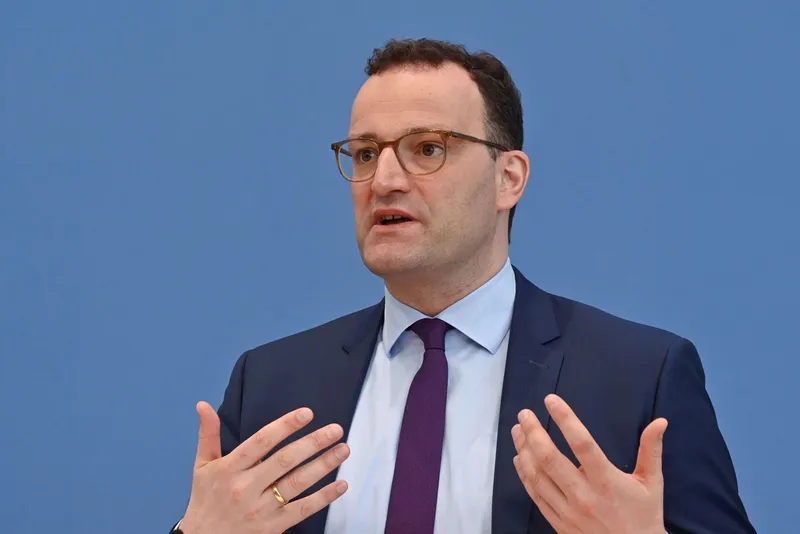 Spahn odstopil kot vodja poslancev CDU/CSU zaradi nadomestnega materinstva