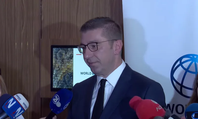 Мицкоски скептичен за средбата меѓу Муцунски и Петрова во Софија