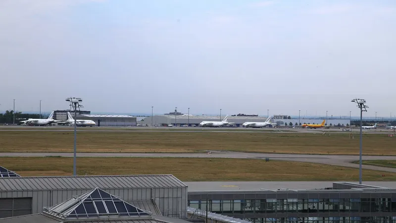 Nemčija preiskuje dron z eksplozivom nad letališčem Leipzig/Halle