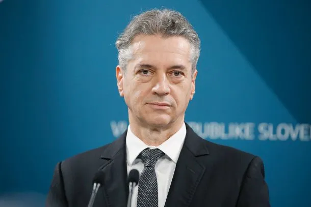 Golob poziva Janšo k seji Sveta za nacionalno varnost