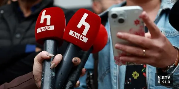 Turška policija zasedla Halk TV in pridržala 11 zaposlenih