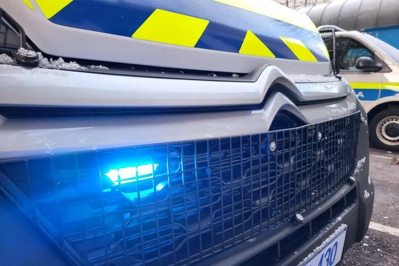 Policisti v ljubljanskih Fužinah ustrelili moškega, ki jih je napadel z nožema