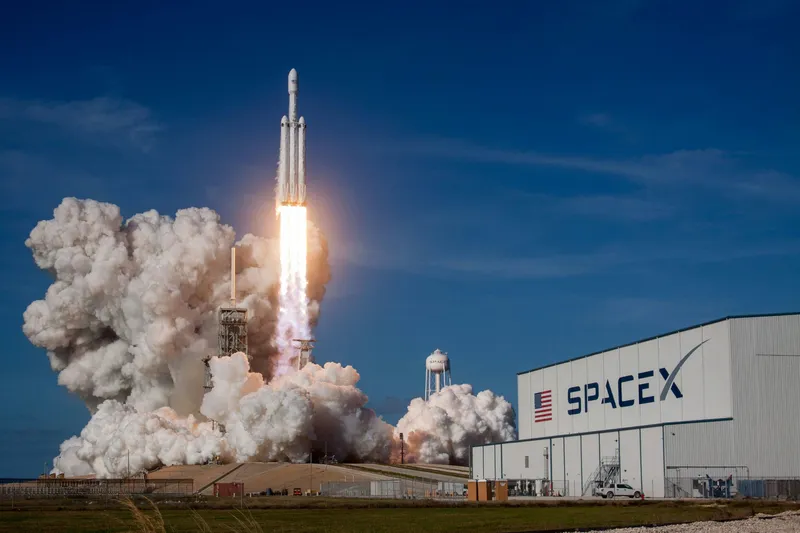 Elon Musk združil SpaceX in xAI v tehnološki velikan vreden 1,25 bilijona