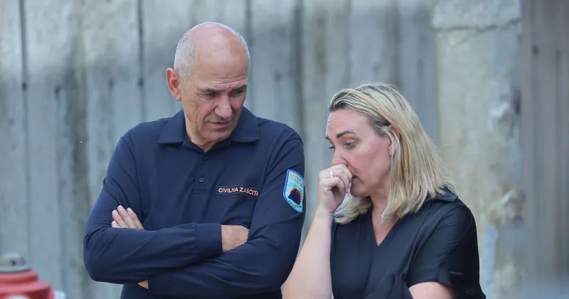 Mladina razkriva usmerjanje spletnih napadov SDS iz vladnega kabineta