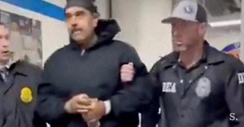 ZDA v vojaški operaciji zajele Nicolasa Madura in napovedale vodenje Venezuele