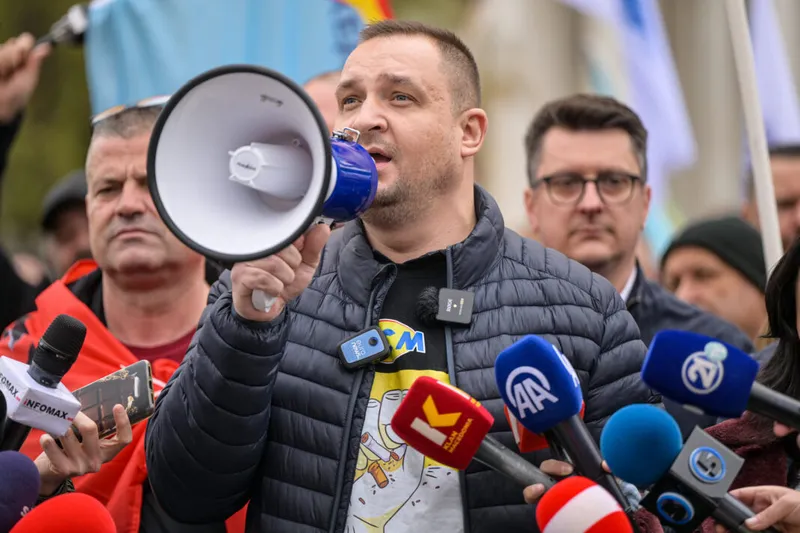 ССМ и Слободан Трендафилов повикуваат на масовен протест за повисоки плати