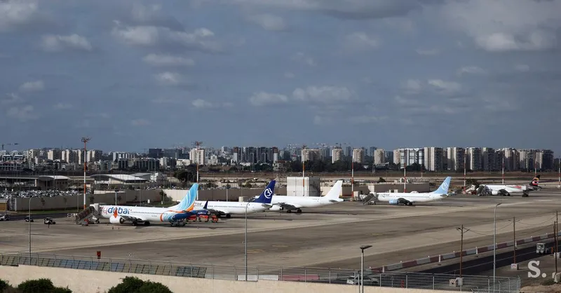 Letalo Austrian Airlines zasilno pristalo v Sofiji zaradi grožnje z bombo