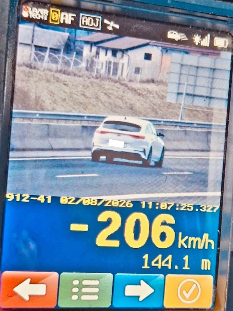 Celjski policisti kaznovali voznika, ki je pri Šentrupertu vozil 206 km/h
