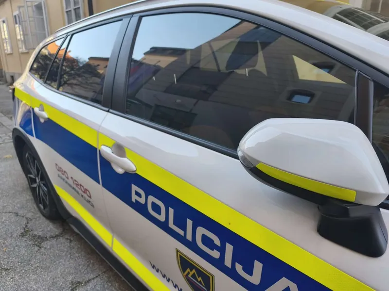 78-letna kolesarka umrla po trčenju z voznikom BMW na Viru pri Domžalah