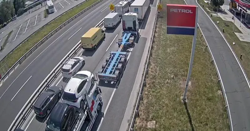 Prometne nesreče in okvare vozil povzročile obsežne zastoje na slovenskih cestah