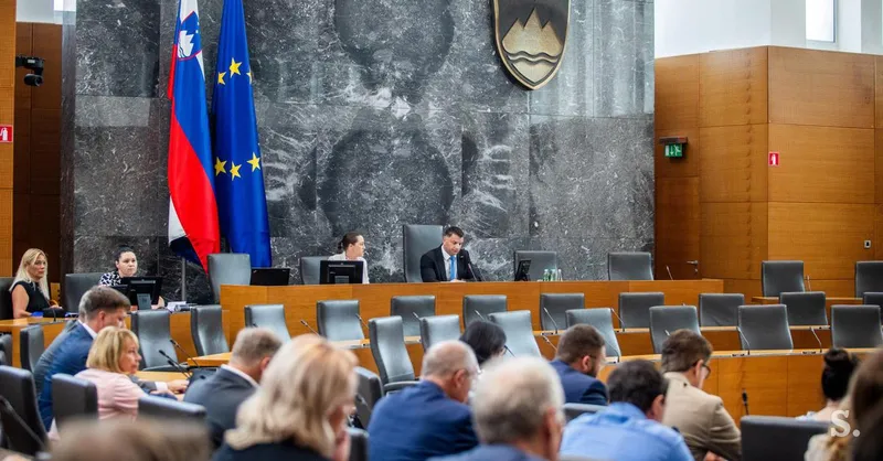 DZ sprejel novelo: uveden dan Triglava, preimenovana praznika Primorske in Prekmurja