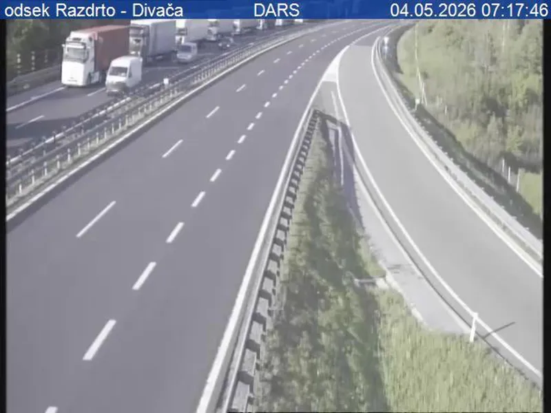 Prometne nesreče na primorski avtocesti Razdrto–Postojna povzročile zapore