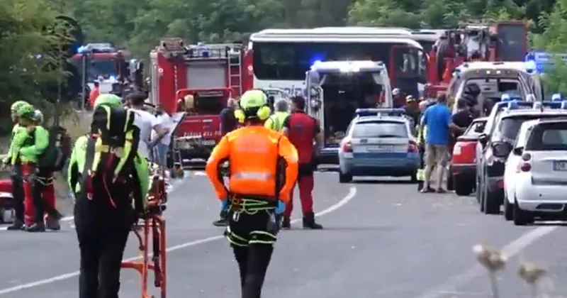 Čelno trčenje avtodoma in avtobusa v Italiji zahtevalo šest življenj