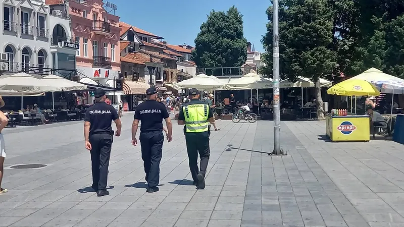 Македонски и српски полицајци започнуваат заеднички патроли во Охрид