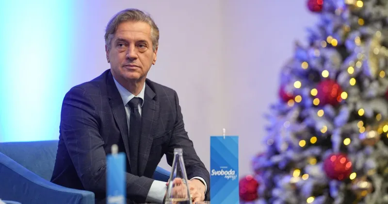 Premier Robert Golob gosti delovno kosilo za povezovanje leve sredine