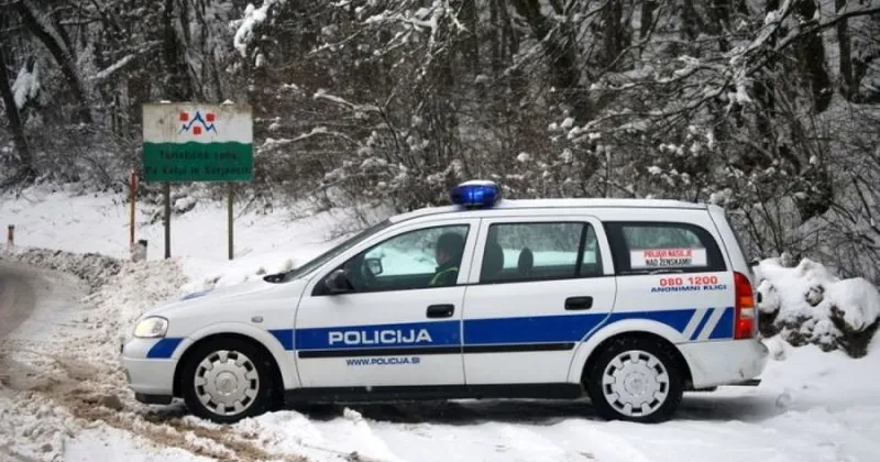 Hladna fronta prinaša sneg in močan veter z oranžnim opozorilom Arsa