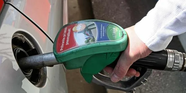 Podražitev goriv v Sloveniji in na Hrvaškem zaradi višjih cen nafte
