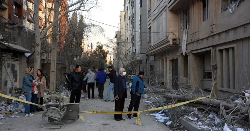ZDA in Izrael napadla Iran; Teheran zaprl Hormuško ožino in napovedal povračilo
