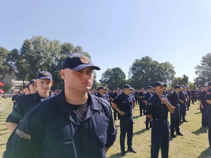 496 нови полицајци промовирани во Полициската академија во Идризово