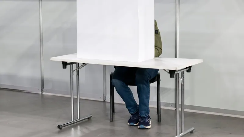 DZ sprejel odvzem volilne pravice državljanom tretjih držav na lokalni ravni